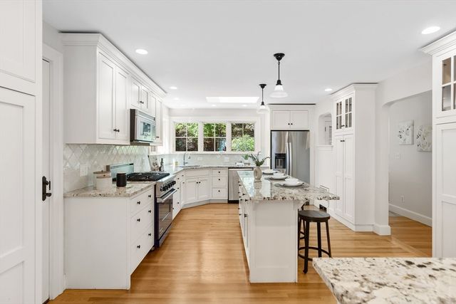 49 Hillsdale Rd, Arlington, MA 02476