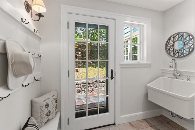 49 Hillsdale Rd, Arlington, MA 02476