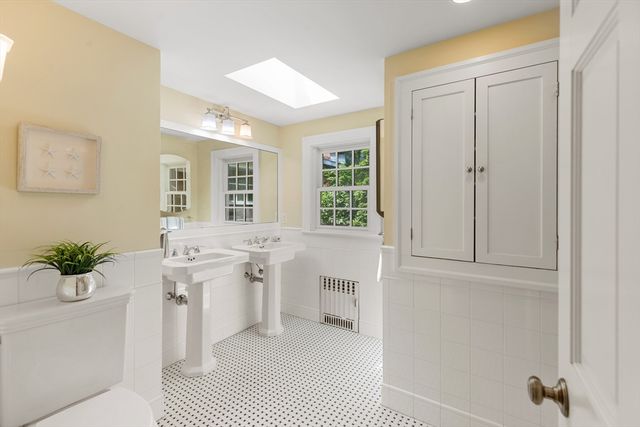 49 Hillsdale Rd, Arlington, MA 02476