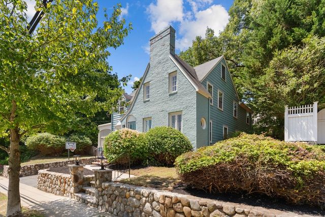49 Hillsdale Rd, Arlington, MA 02476