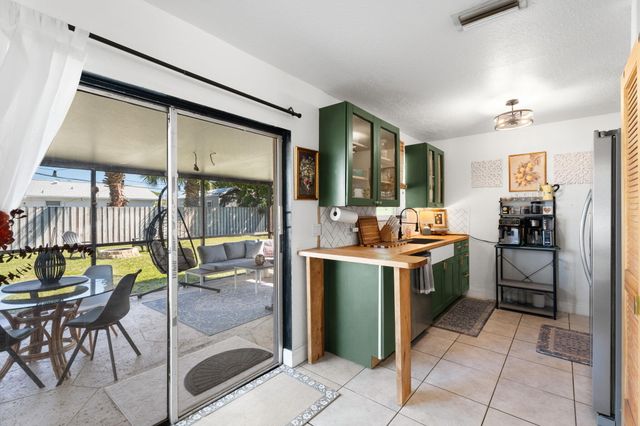 1207 Sioux Street, Jupiter, FL 33458