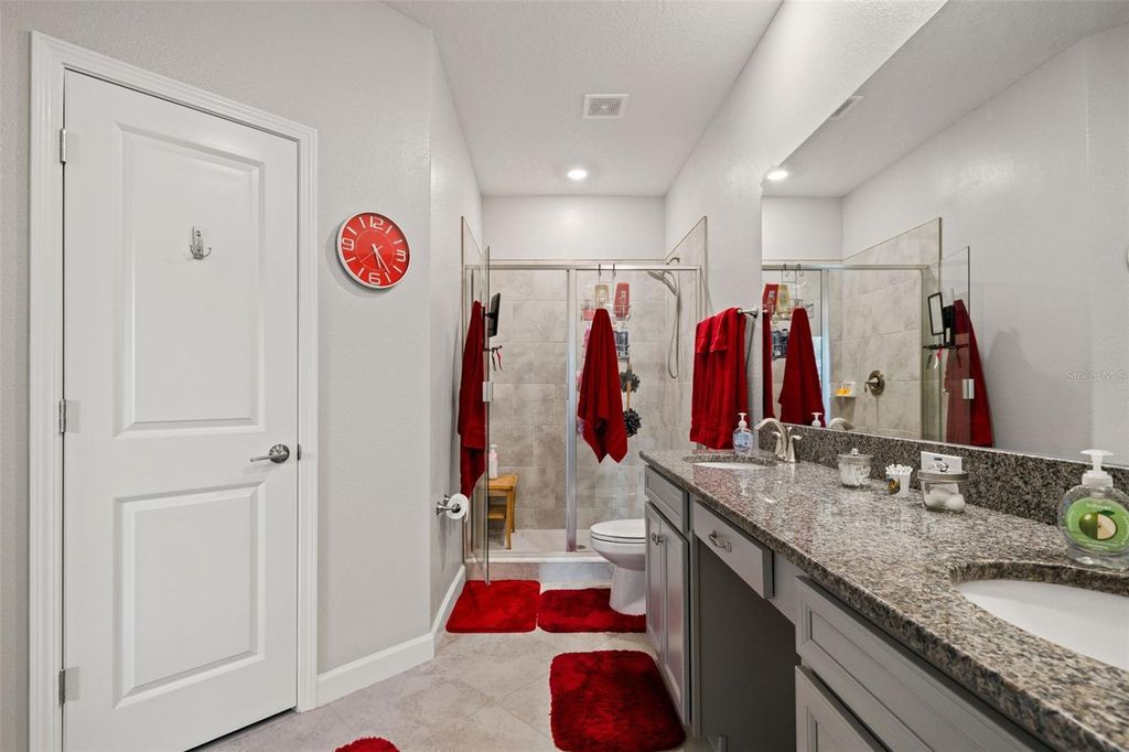 Image 9 of property listing at 6612 CITRUS CREEK LANE, Tampa, FL 33625