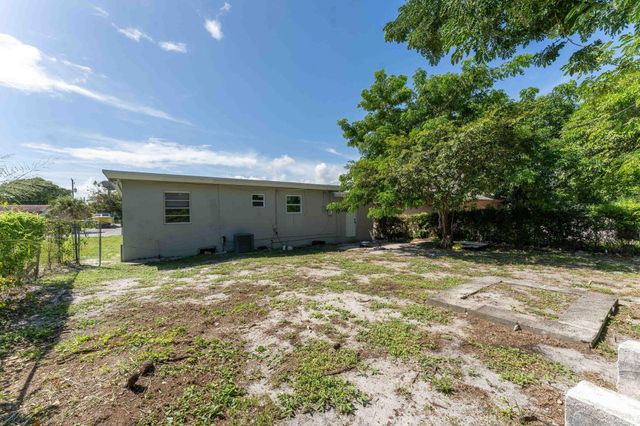 1340 W 33rd Street, Riviera Beach, FL 33404