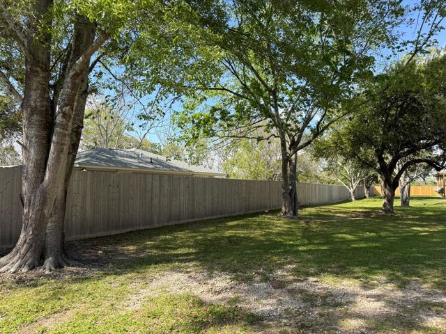 13744 6th Street, Santa Fe, TX 77517