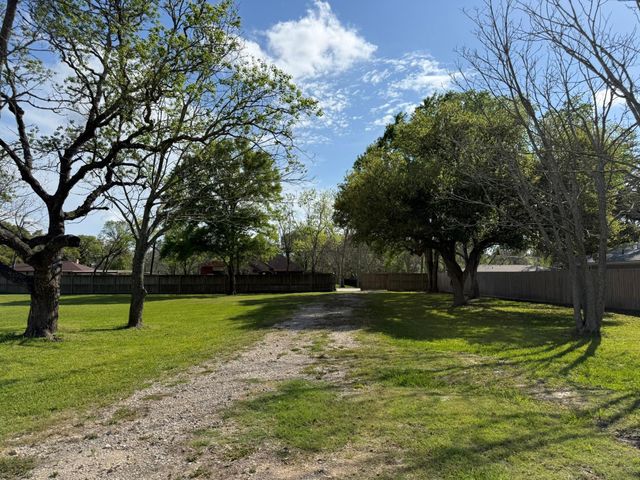 13744 6th Street, Santa Fe, TX 77517