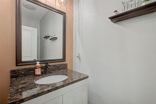 4618 E Valdez Drive, Des Moines, IA 50317