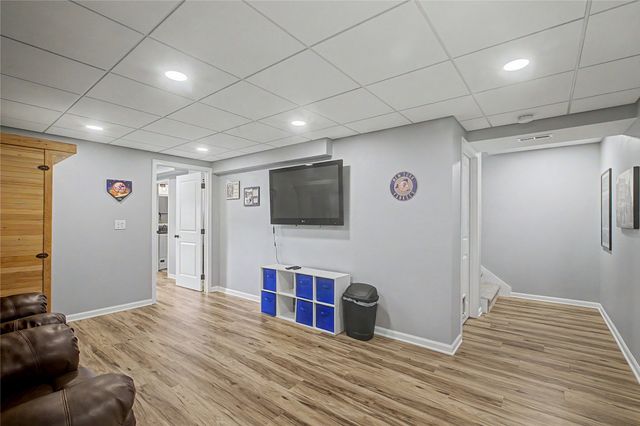 4618 E Valdez Drive, Des Moines, IA 50317