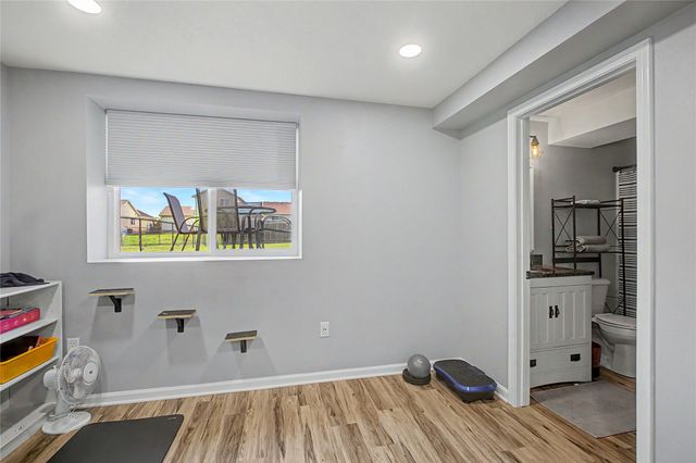 4618 E Valdez Drive, Des Moines, IA 50317