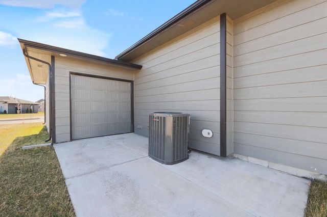 13910 E Willowgreen St, Wichita, KS 67230