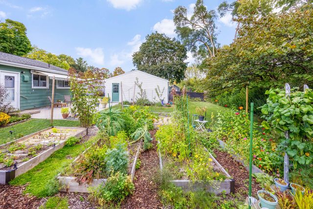 2723 Radcliffe Avenue, Ann Arbor, MI 48104