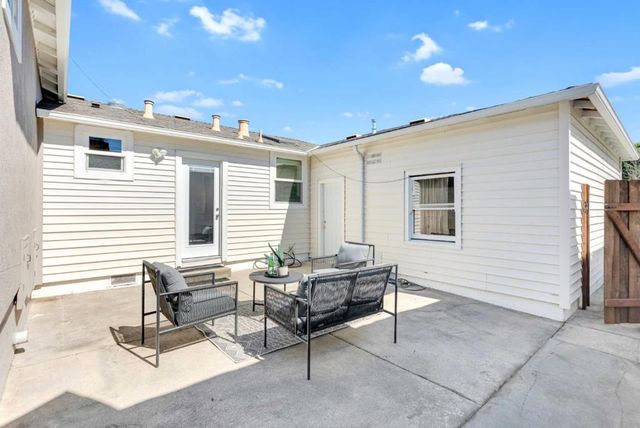 2204 Roosevelt Avenue, Redwood City, CA 94061