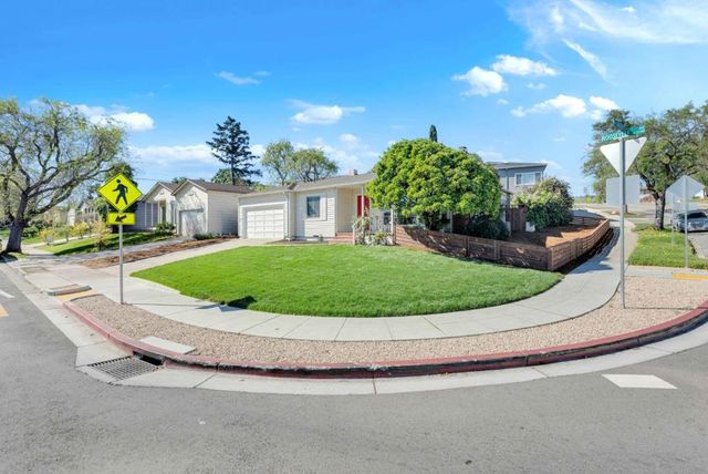 2204 Roosevelt Avenue, Redwood City, CA 94061