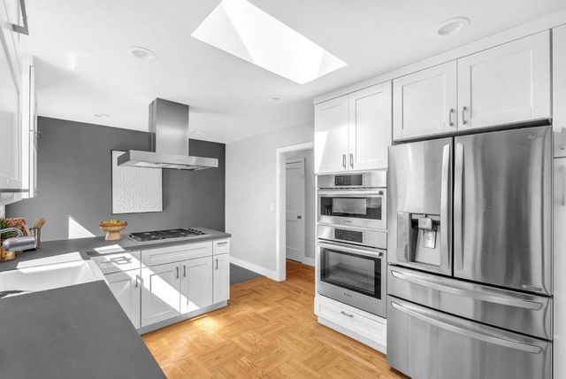 2204 Roosevelt Avenue, Redwood City, CA 94061