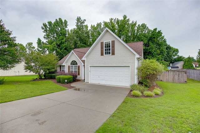 387 Joshua Way, Hoschton, GA 30548