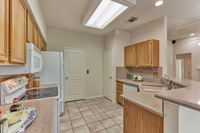 38 Tranquil Glade Place, The Woodlands, TX 77381