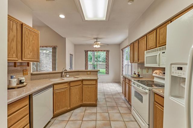 38 Tranquil Glade Place, The Woodlands, TX 77381