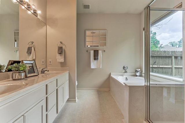 38 Tranquil Glade Place, The Woodlands, TX 77381