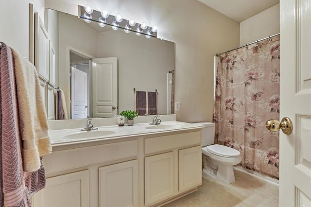 38 Tranquil Glade Place, The Woodlands, TX 77381