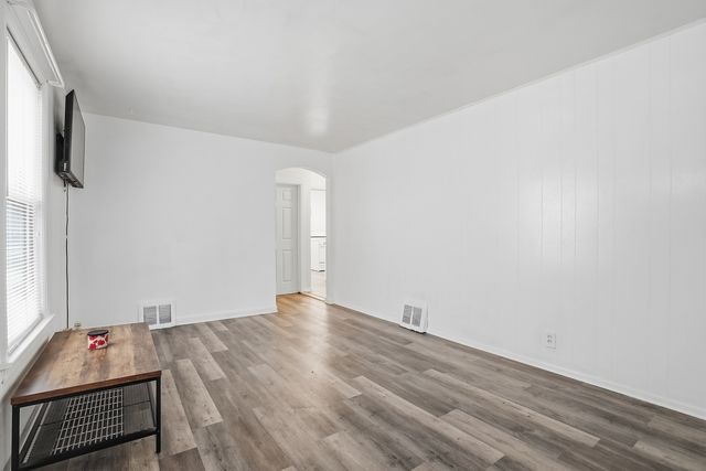 10941 S Avenue C, Chicago, IL 60617