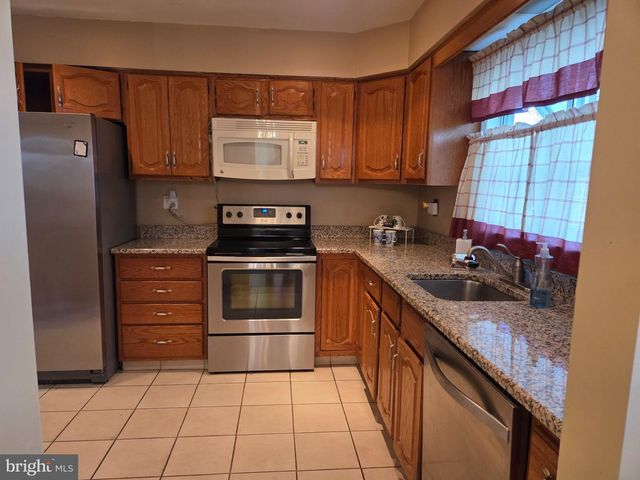 7 DANIEL WEBSTER AVE #B, Monroe Township, NJ 08831