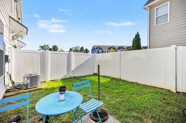 414 Manor Row, Pleasant View, TN 37146