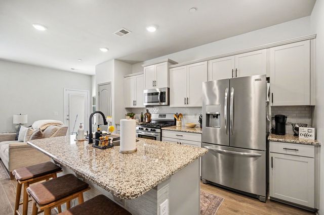 414 Manor Row, Pleasant View, TN 37146