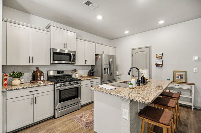 414 Manor Row, Pleasant View, TN 37146