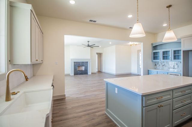 1009 County Rd 7715, Lubbock, TX 79423