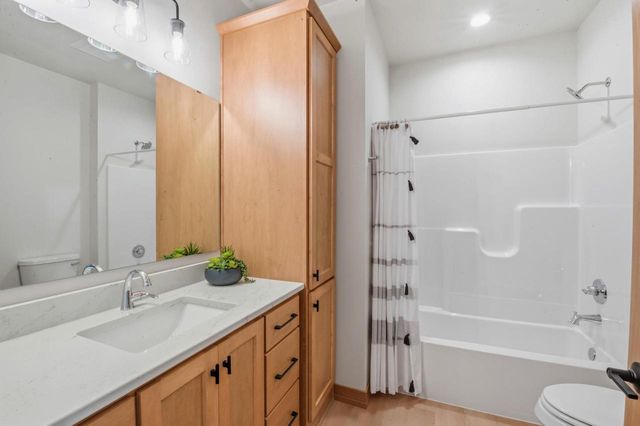 1849 LONDON ROAD, Green Bay, WI 54311
