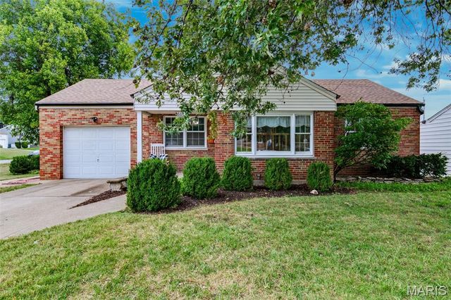 6617 E Yorkshire Drive, Affton, MO 63123