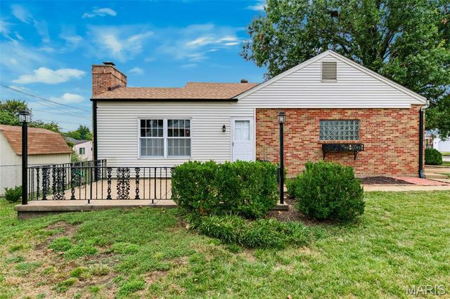 6617 E Yorkshire Drive, Affton, MO 63123