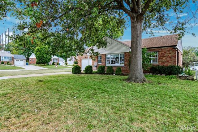 6617 E Yorkshire Drive, Affton, MO 63123