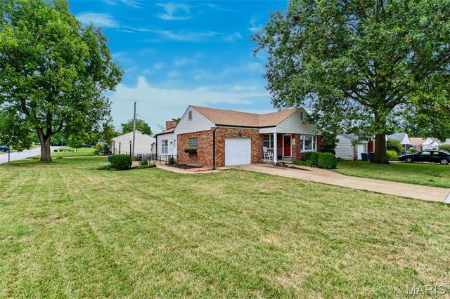 6617 E Yorkshire Drive, Affton, MO 63123