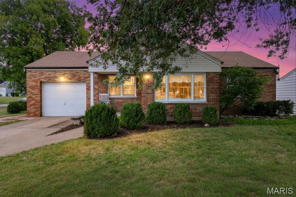 6617 E Yorkshire Drive, Affton, MO 63123