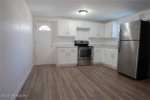 1749 MERIVALE Road S, Jacksonville, FL 32208