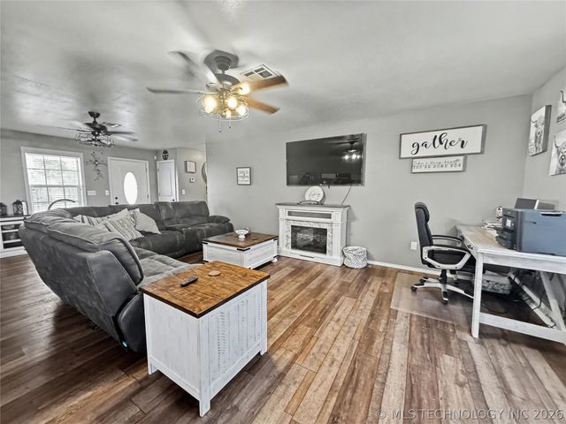 7840 W Wildflower Lane, Hulbert, OK 74441