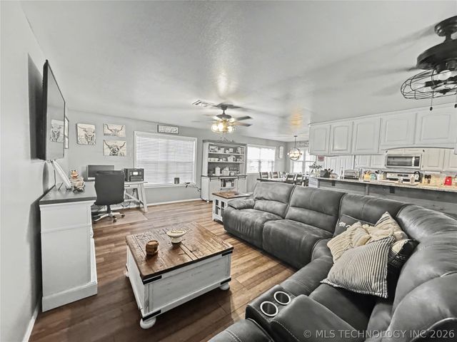 7840 W Wildflower Lane, Hulbert, OK 74441
