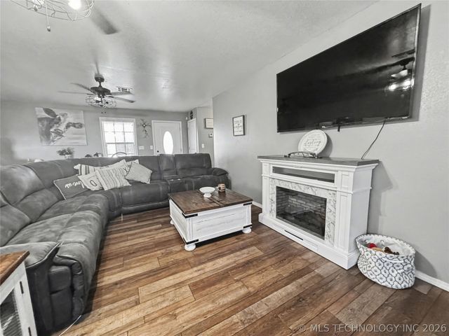 7840 W Wildflower Lane, Hulbert, OK 74441