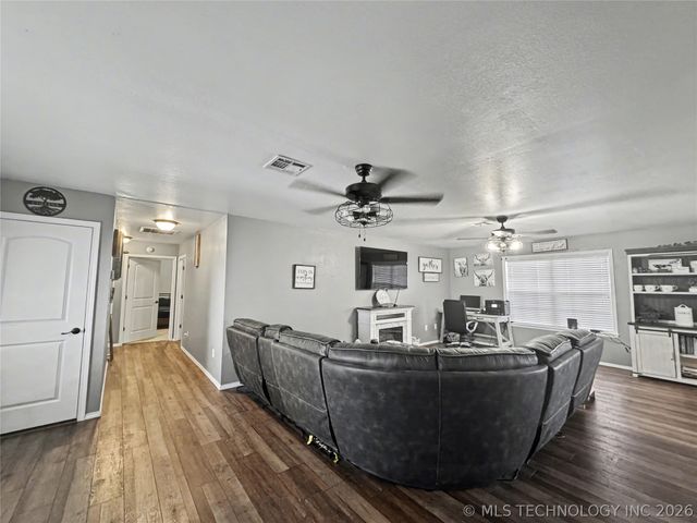 7840 W Wildflower Lane, Hulbert, OK 74441