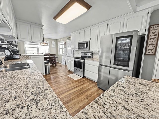 7840 W Wildflower Lane, Hulbert, OK 74441