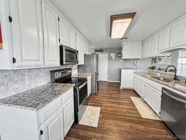 7840 W Wildflower Lane, Hulbert, OK 74441