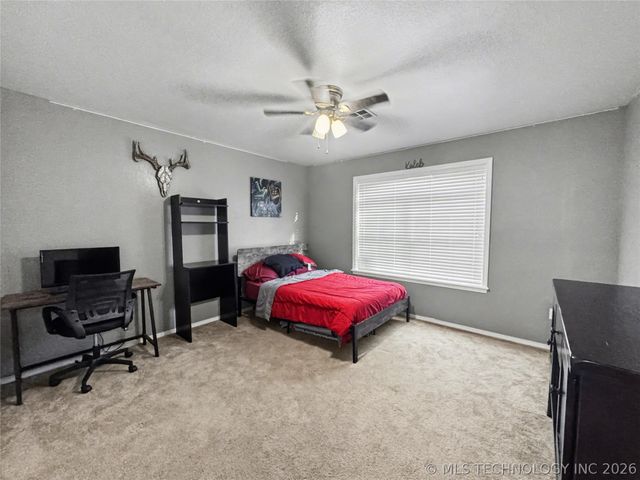 7840 W Wildflower Lane, Hulbert, OK 74441