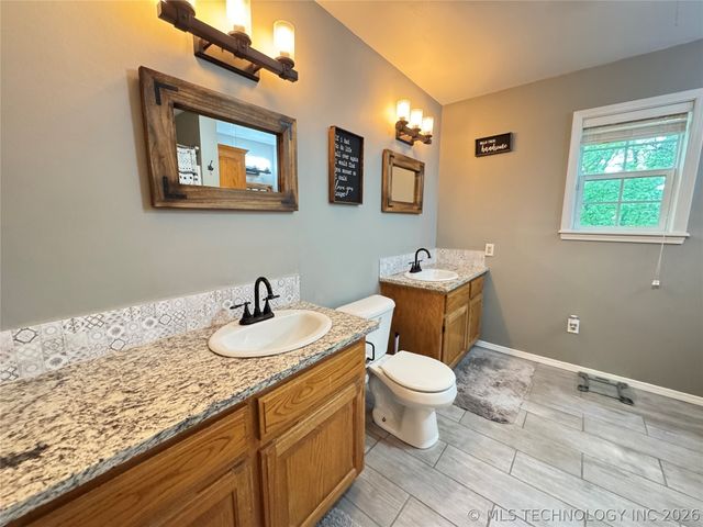 7840 W Wildflower Lane, Hulbert, OK 74441