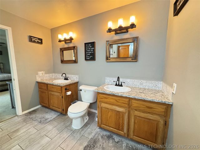 7840 W Wildflower Lane, Hulbert, OK 74441