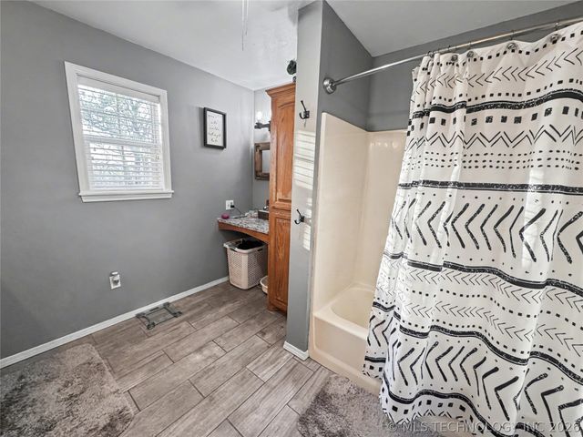 7840 W Wildflower Lane, Hulbert, OK 74441