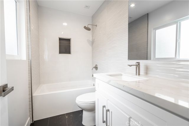 3362 Bellota, Los Angeles, CA 90027