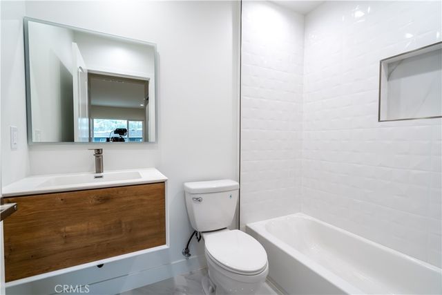 3362 Bellota, Los Angeles, CA 90027