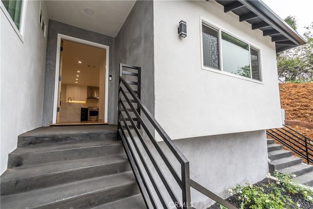 3362 Bellota, Los Angeles, CA 90027