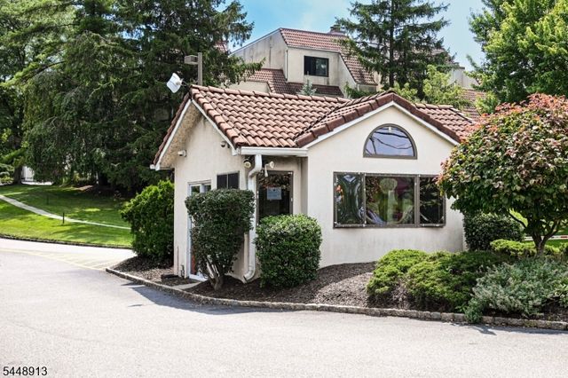 312 Araneo Dr, West Orange Twp., NJ 07052