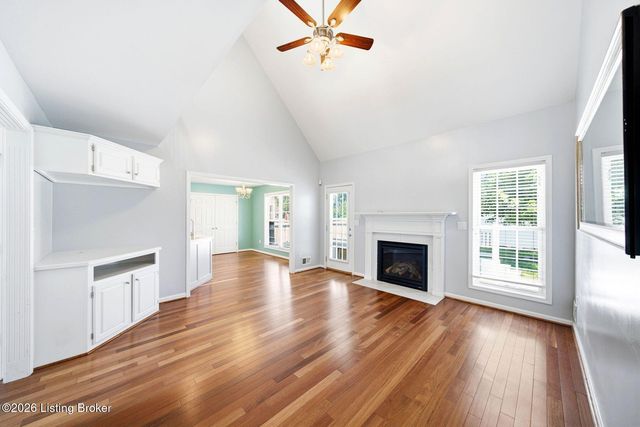 8507 Vancouver Ct, Louisville, KY 40228